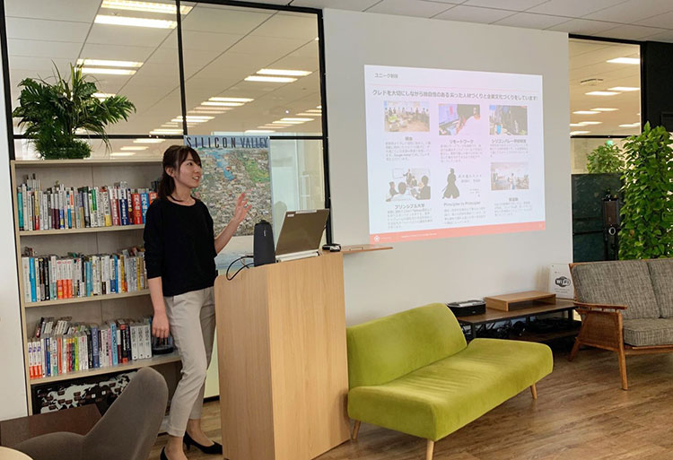 人事部より会社説明。デジタルマーケティングの説明